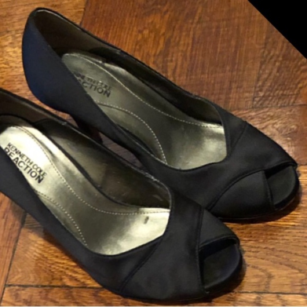 Reaction Kenneth Cole Peep Toe Heel